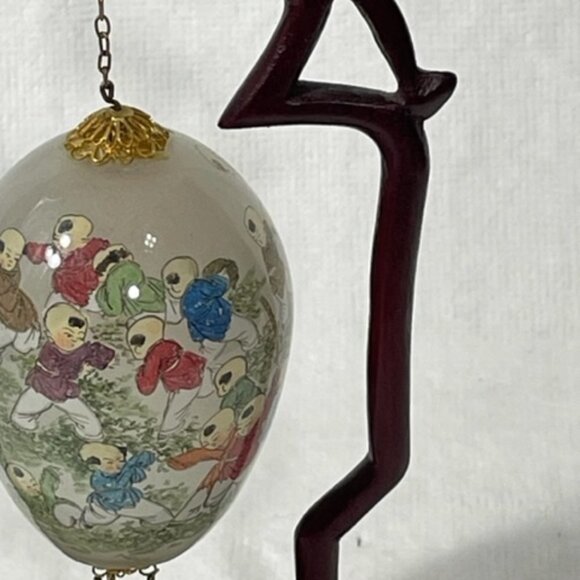 Vintage Chinese reverse painted egg with wooden stand. - Picture 5 of 8